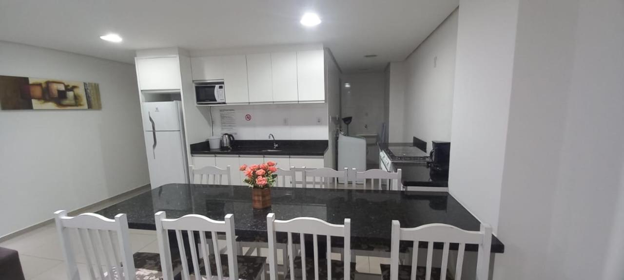 Apartamentos Ed London, Na Av Principal A Poucos Passos Das Termas Piratuba Dış mekan fotoğraf